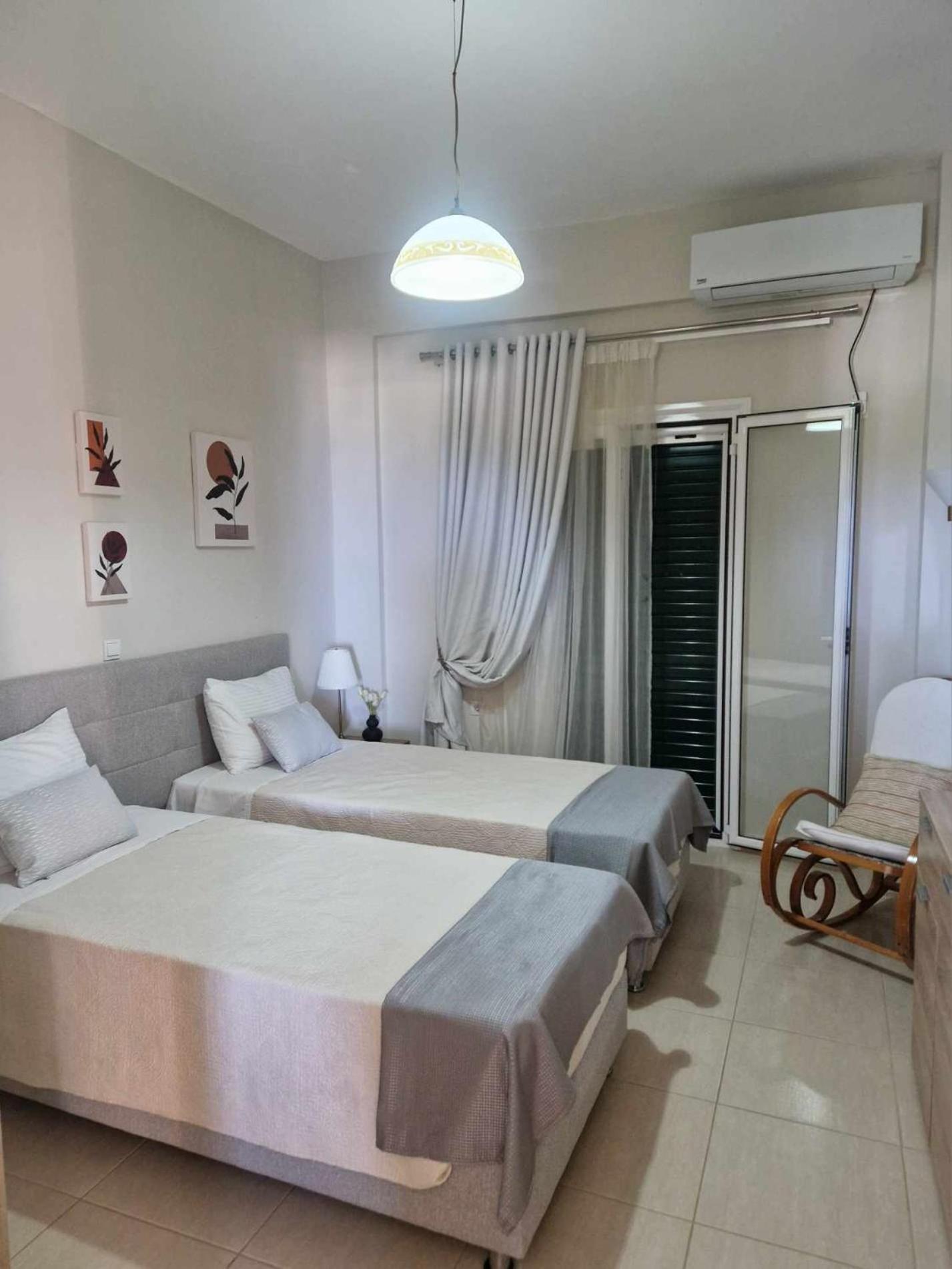 Lovely View Apartments Himare Bagian luar foto