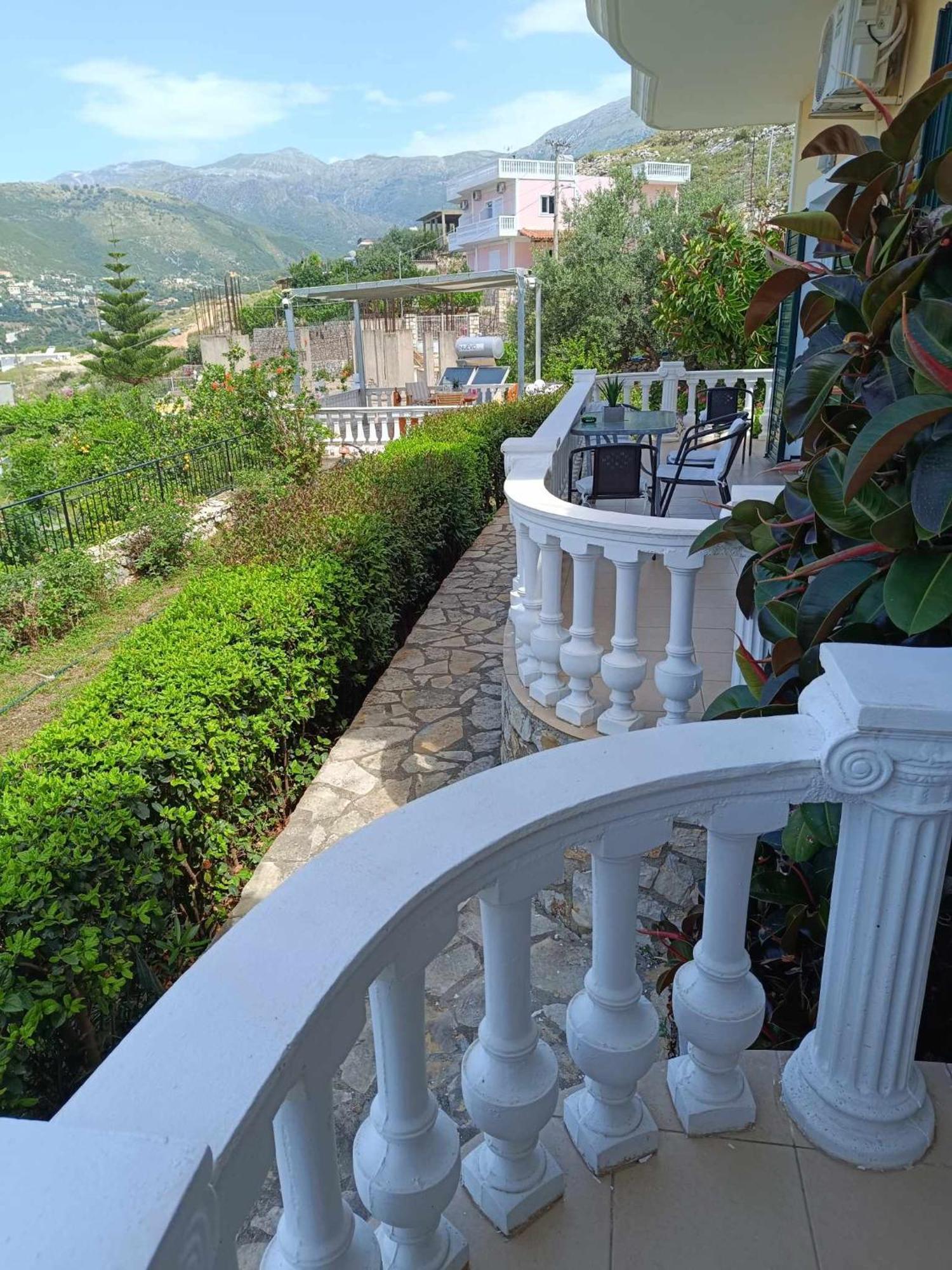 Lovely View Apartments Himare Bagian luar foto