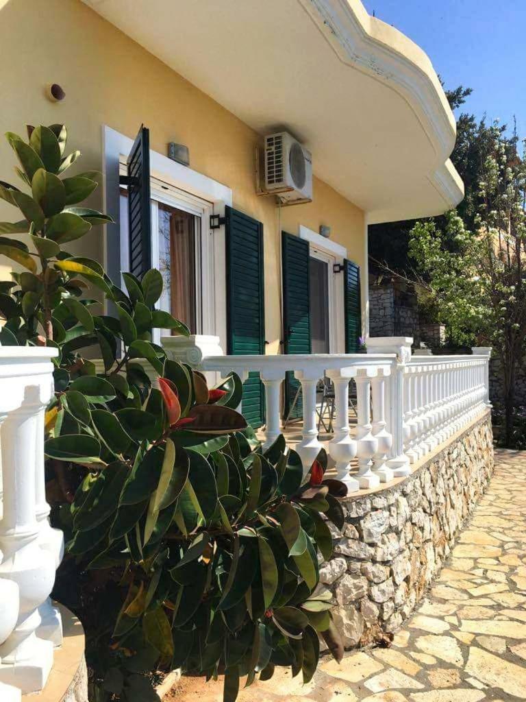 Lovely View Apartments Himare Bagian luar foto