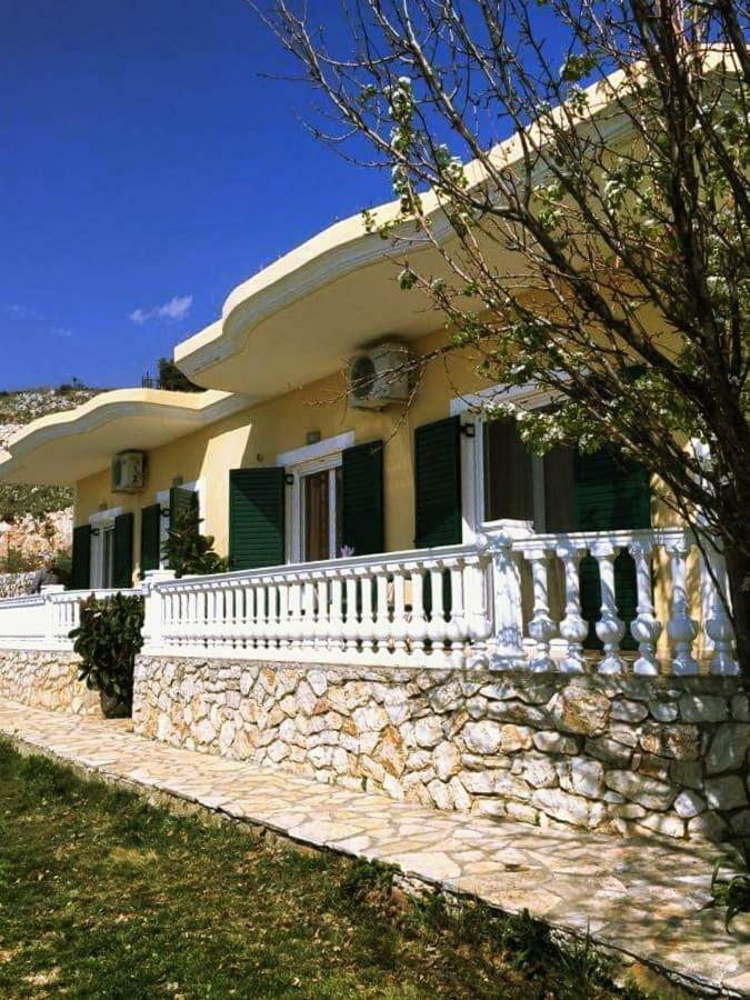 Lovely View Apartments Himare Bagian luar foto
