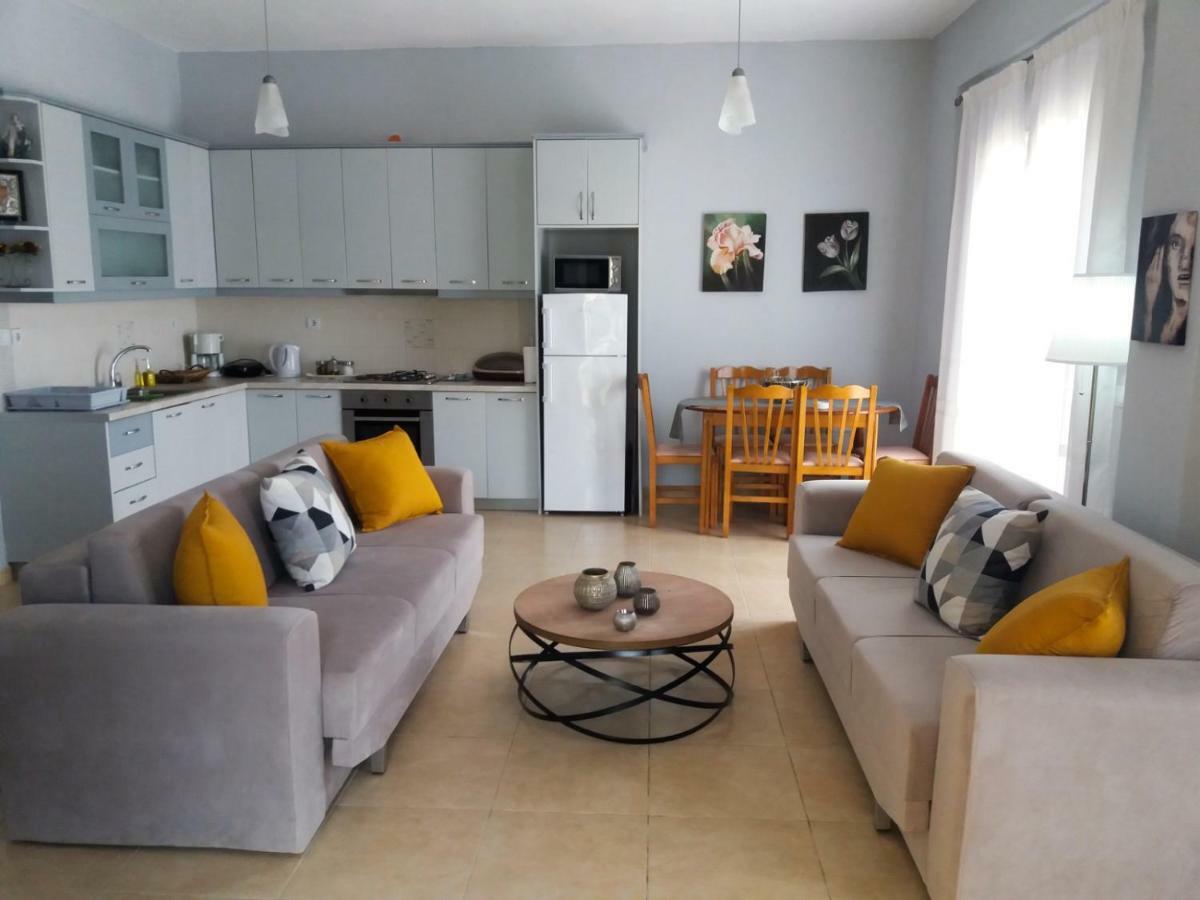 Lovely View Apartments Himare Bagian luar foto