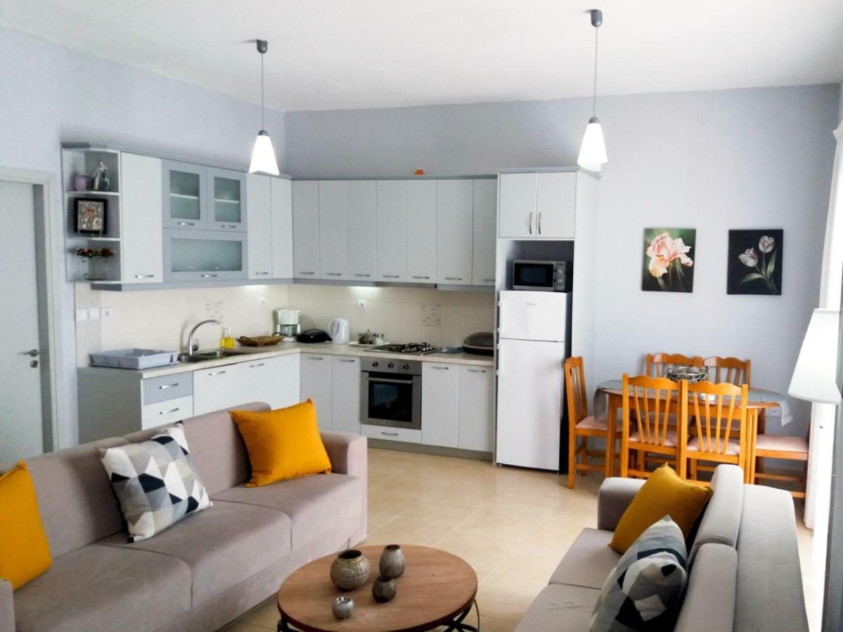 Lovely View Apartments Himare Bagian luar foto